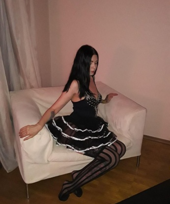 Мое имя - Кристина 💋. Ты ищешь интригующие приключения и яркие эмоции? Тогда ты на правильном пути, ведь я - креативная и умелая индивидуалка. У меня ты найдешь разнообразие услуг, которые доставят тебе незабываемое удовольствие 💦. Абсолютно безопасное сопровождение для воплощения твоих самых сокровенных фантазий. Фото в профиле подтверждают мою реальность и красоту 😍. Мои клиенты ценят высокий уровень сервиса и всегда оставляют положительные отзывы 🌟. Жду тебя в Москве 🌆, чтобы показать, на что я способна 😉! Наташа